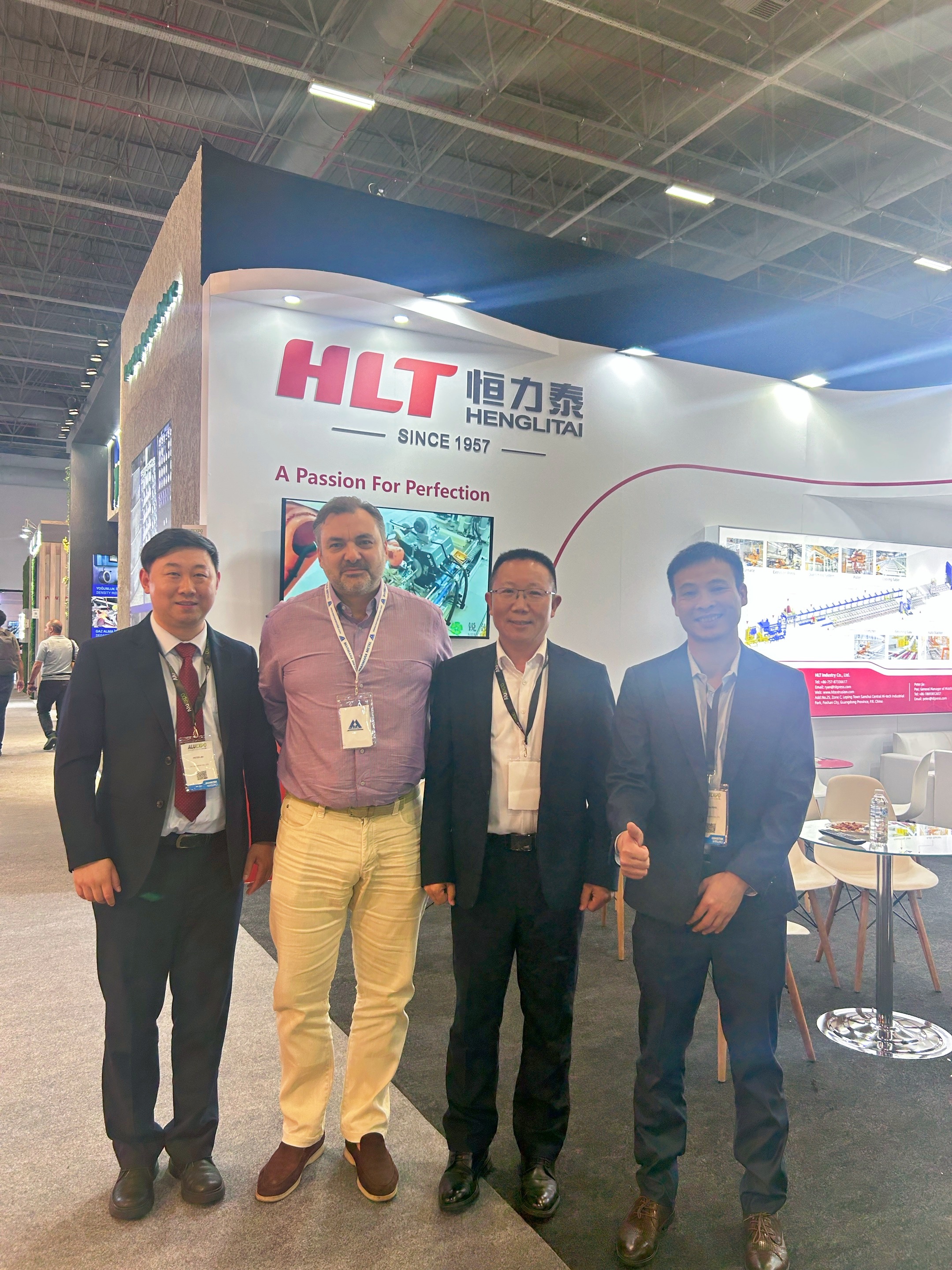 土耳其铝展客户合影 (2)